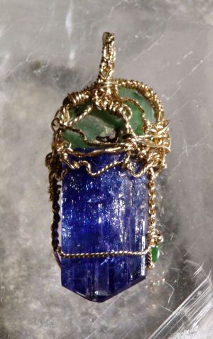 Tanzanite, Tsavorite, Gold