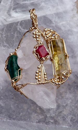 Faden Quartz, Heliodor, Strawberry Garnet, Tsavorite, Gold